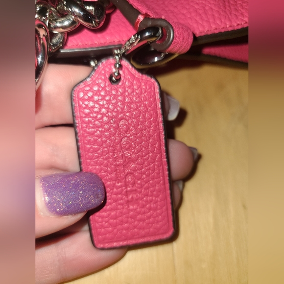 Authentic coach over shoulder - Picture 2 of 6